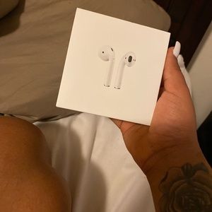 APPLE AIRPODS